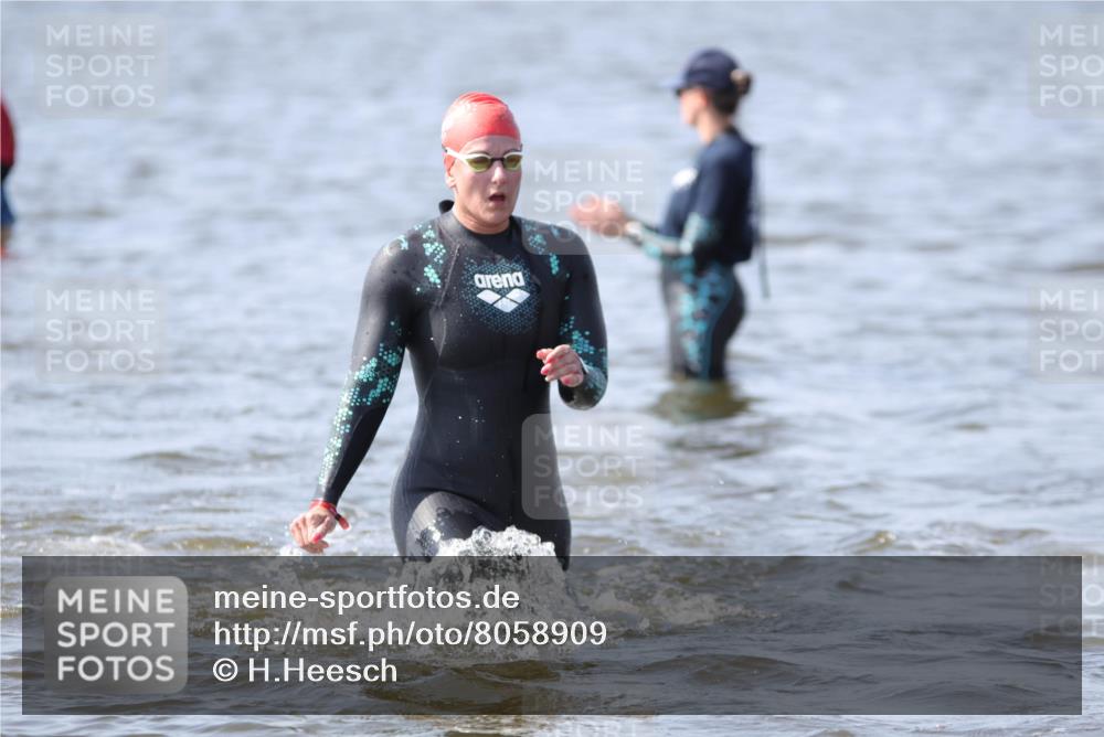 22.06.2025 - Viking Triathlon H.Heesch http://msf.ph/oto/8058909 22.06.2025 10:29:24 Schwimmen 6, 11, 30, 33, 243, 612 meine-sportfotos.de