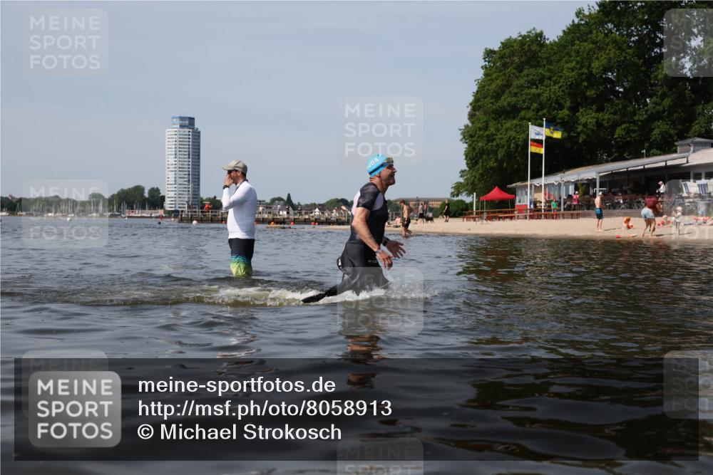 22.06.2025 - Viking Triathlon Michael Strokosch http://msf.ph/oto/8058913 22.06.2025 10:50:25 Schwimmen 24, 202, 418, 431, 463 meine-sportfotos.de