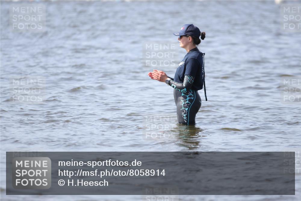 22.06.2025 - Viking Triathlon H.Heesch http://msf.ph/oto/8058914 22.06.2025 10:29:28 Schwimmen 6, 11, 30, 33, 243, 612 meine-sportfotos.de
