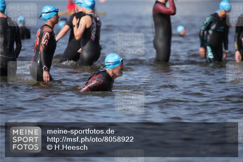 22.06.2025 - Viking Triathlon H.Heesch http://msf.ph/oto/8058922 22.06.2025 09:44:37 Schwimmen  meine-sportfotos.de