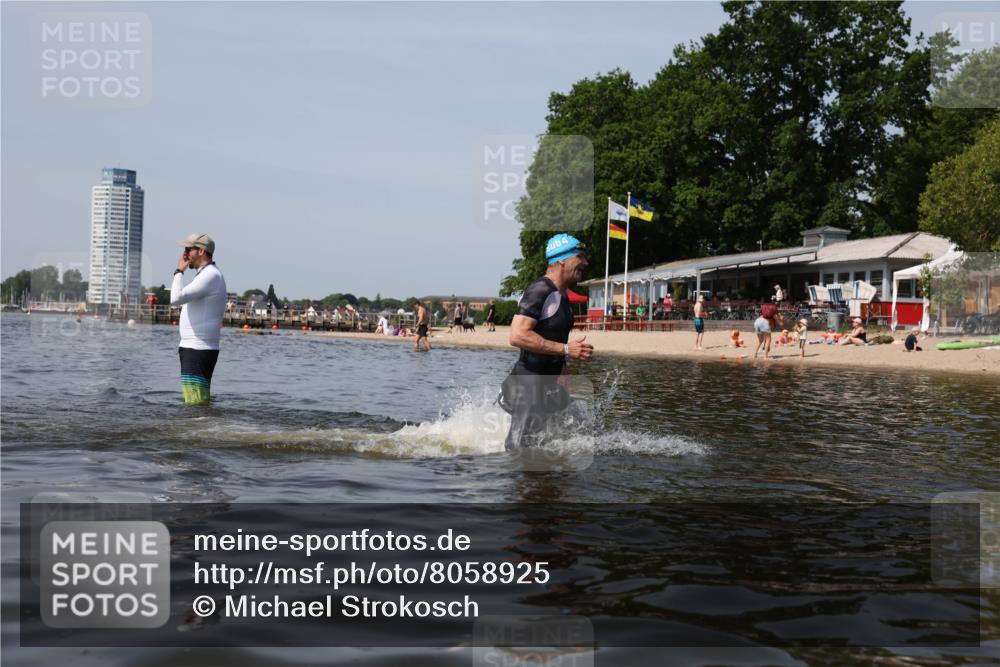 22.06.2025 - Viking Triathlon Michael Strokosch http://msf.ph/oto/8058925 22.06.2025 10:50:26 Schwimmen 24, 48, 202, 418, 431, 463 meine-sportfotos.de