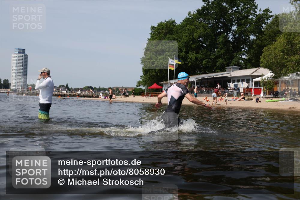22.06.2025 - Viking Triathlon Michael Strokosch http://msf.ph/oto/8058930 22.06.2025 10:50:26 Schwimmen 24, 48, 202, 418, 431, 463 meine-sportfotos.de