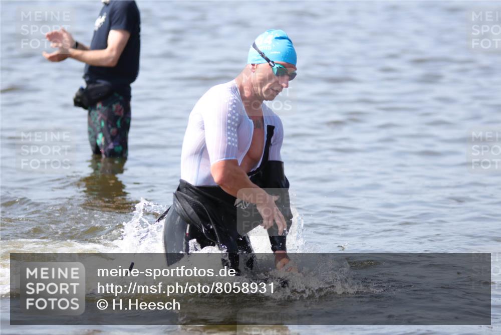 22.06.2025 - Viking Triathlon H.Heesch http://msf.ph/oto/8058931 22.06.2025 10:29:37 Schwimmen 6, 612 meine-sportfotos.de