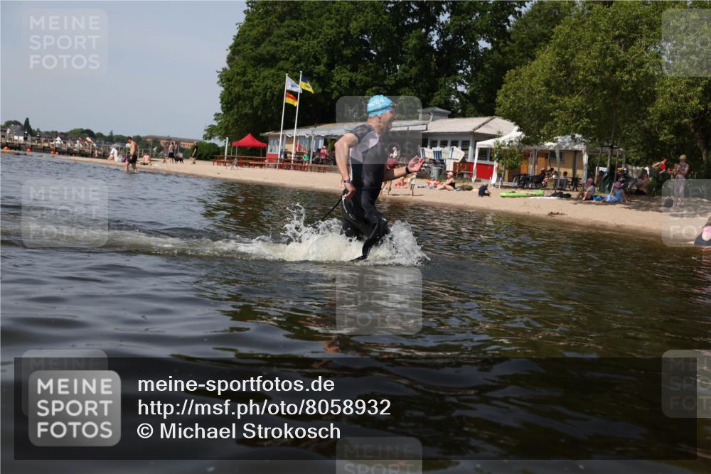 22.06.2025 - Viking Triathlon Michael Strokosch http://msf.ph/oto/8058932 22.06.2025 10:50:26 Schwimmen 24, 48, 202, 418, 431, 463 meine-sportfotos.de