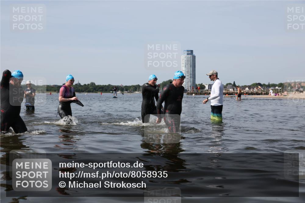 22.06.2025 - Viking Triathlon Michael Strokosch http://msf.ph/oto/8058935 22.06.2025 10:50:31 Schwimmen 24, 48, 202, 402, 418, 463, 533 meine-sportfotos.de