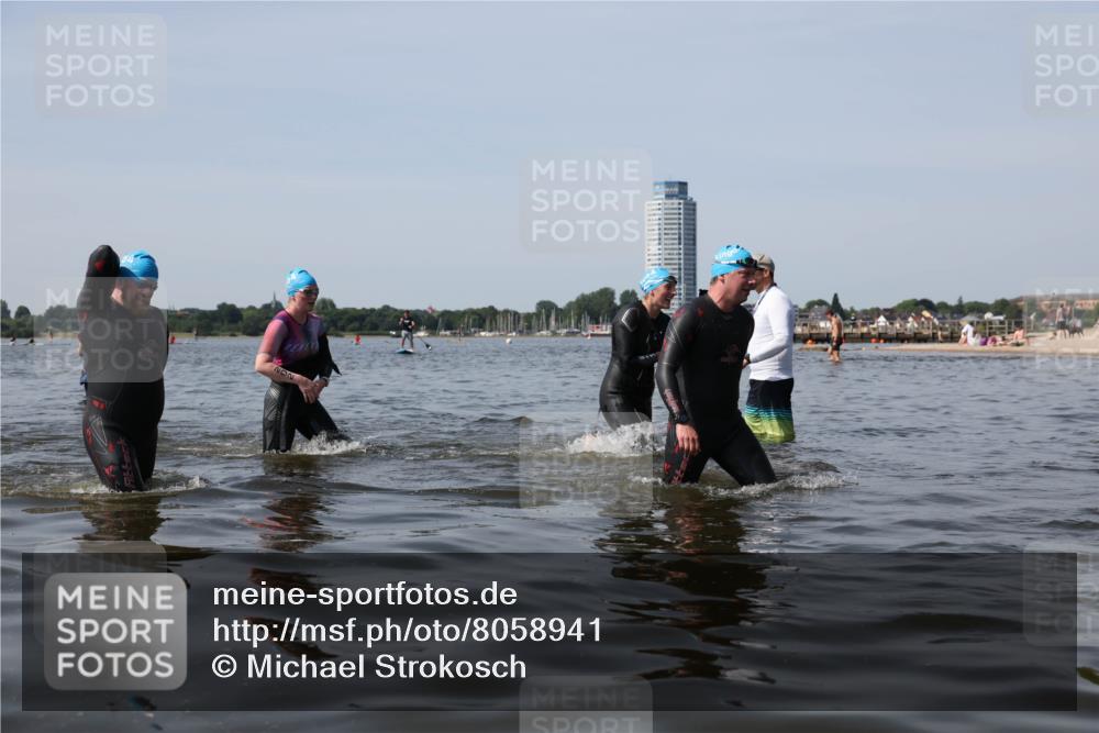 22.06.2025 - Viking Triathlon Michael Strokosch http://msf.ph/oto/8058941 22.06.2025 10:50:31 Schwimmen 24, 48, 202, 402, 418, 463, 533 meine-sportfotos.de