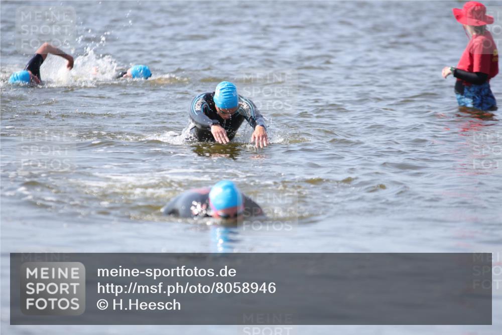 22.06.2025 - Viking Triathlon H.Heesch http://msf.ph/oto/8058946 22.06.2025 10:29:43 Schwimmen 6, 299, 473 meine-sportfotos.de