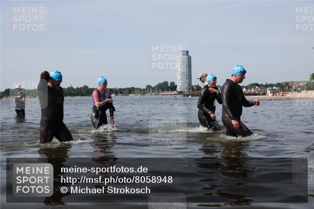 22.06.2025 - Viking Triathlon Michael Strokosch http://msf.ph/oto/8058948 22.06.2025 10:50:32 Schwimmen 24, 48, 202, 402, 418, 463, 533 meine-sportfotos.de
