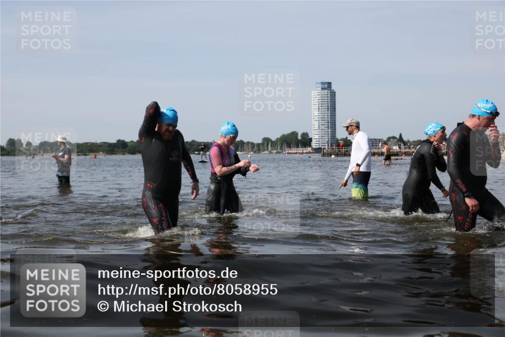 22.06.2025 - Viking Triathlon Michael Strokosch http://msf.ph/oto/8058955 22.06.2025 10:50:32 Schwimmen 24, 48, 202, 402, 418, 463, 533 meine-sportfotos.de
