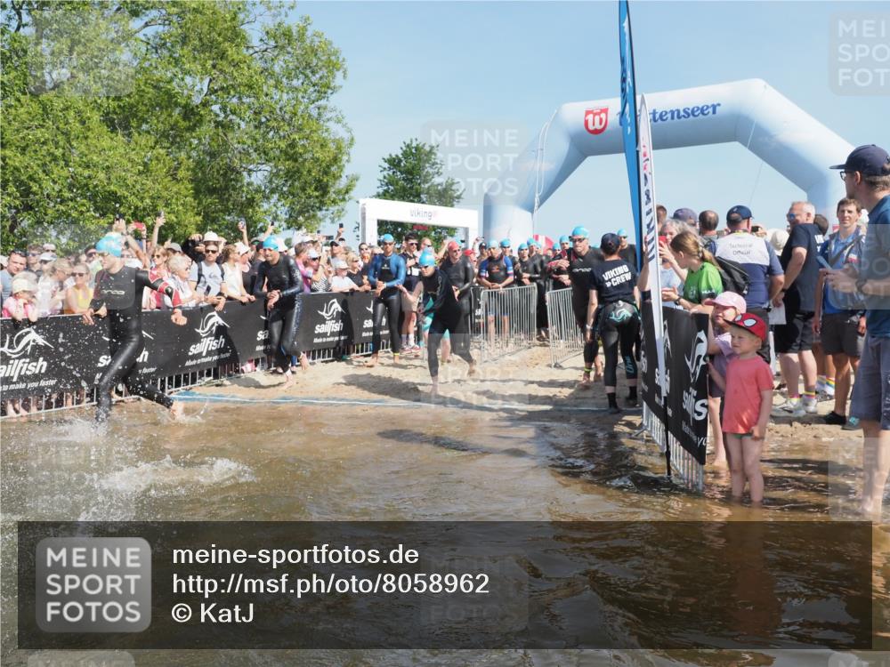 22.06.2025 - Viking Triathlon KatJ http://msf.ph/oto/8058962 22.06.2025 10:00:16 Schwimmen 2, 4, 10, 49, 81, 100, 122, 329, 420, 455, 473, 485, 521, 544, 557, 609, 610, 611, 617 meine-sportfotos.de