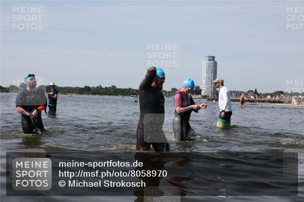 22.06.2025 - Viking Triathlon Michael Strokosch http://msf.ph/oto/8058970 22.06.2025 10:50:33 Schwimmen 24, 48, 202, 402, 418, 463, 533 meine-sportfotos.de