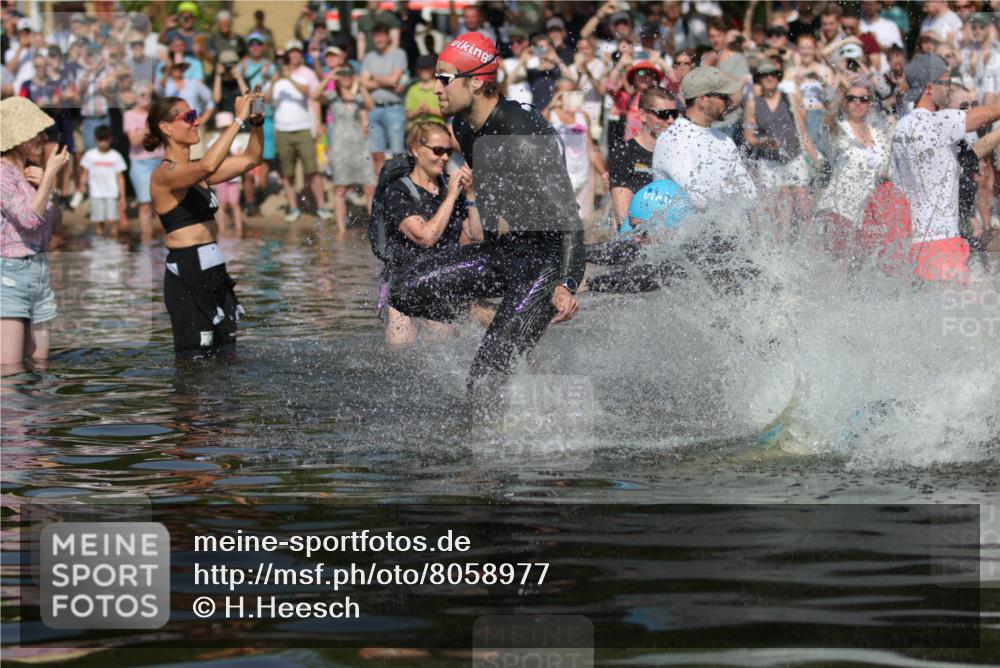 22.06.2025 - Viking Triathlon H.Heesch http://msf.ph/oto/8058977 22.06.2025 10:00:15 Schwimmen 2, 4, 10, 49, 81, 100, 122, 329, 420, 485, 521, 544, 609, 611 meine-sportfotos.de