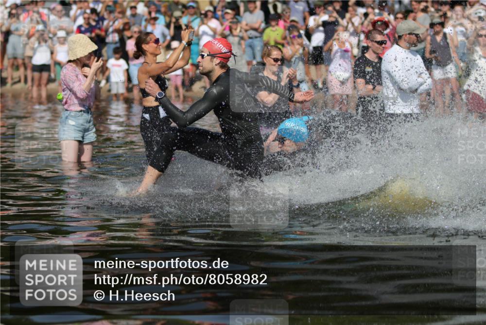 22.06.2025 - Viking Triathlon H.Heesch http://msf.ph/oto/8058982 22.06.2025 10:00:15 Schwimmen 2, 4, 10, 49, 81, 100, 122, 329, 420, 485, 521, 544, 609, 611 meine-sportfotos.de