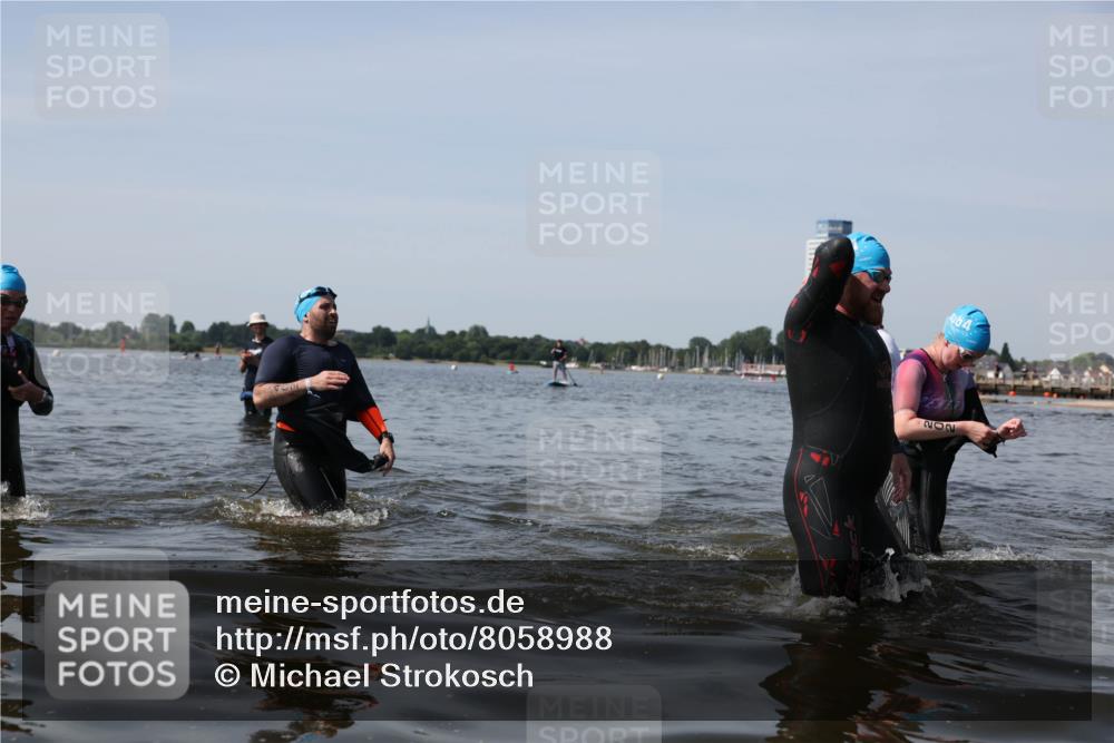 22.06.2025 - Viking Triathlon Michael Strokosch http://msf.ph/oto/8058988 22.06.2025 10:50:34 Schwimmen 24, 48, 202, 402, 418, 463, 533 meine-sportfotos.de