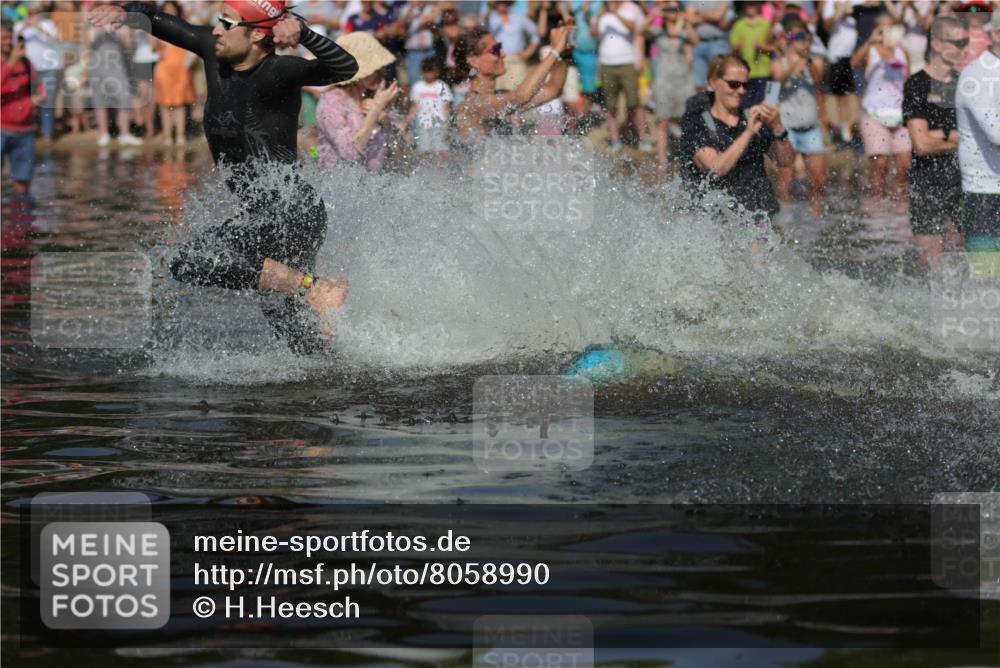 22.06.2025 - Viking Triathlon H.Heesch http://msf.ph/oto/8058990 22.06.2025 10:00:15 Schwimmen 2, 4, 10, 49, 81, 100, 122, 329, 420, 485, 521, 544, 609, 611 meine-sportfotos.de