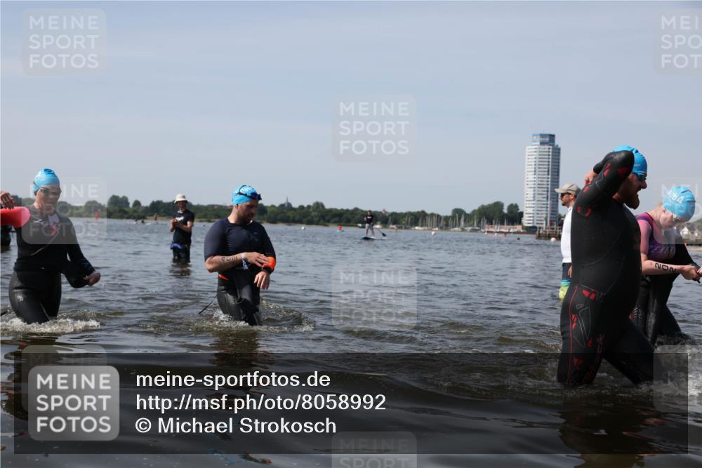 22.06.2025 - Viking Triathlon Michael Strokosch http://msf.ph/oto/8058992 22.06.2025 10:50:34 Schwimmen 24, 48, 202, 402, 418, 463, 533 meine-sportfotos.de