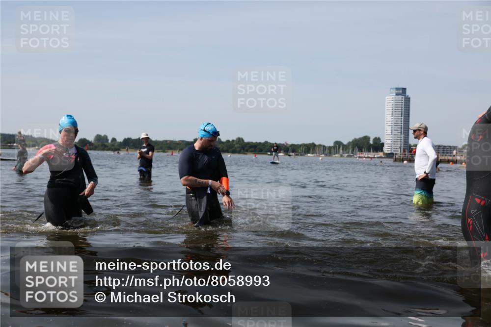 22.06.2025 - Viking Triathlon Michael Strokosch http://msf.ph/oto/8058993 22.06.2025 10:50:35 Schwimmen 24, 48, 202, 402, 418, 533 meine-sportfotos.de