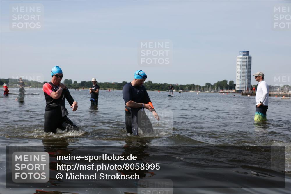 22.06.2025 - Viking Triathlon Michael Strokosch http://msf.ph/oto/8058995 22.06.2025 10:50:35 Schwimmen 24, 48, 202, 402, 418, 533 meine-sportfotos.de