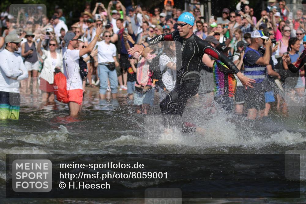 22.06.2025 - Viking Triathlon H.Heesch http://msf.ph/oto/8059001 22.06.2025 10:00:17 Schwimmen 2, 4, 10, 49, 81, 100, 122, 329, 420, 455, 473, 485, 521, 544, 557, 609, 610, 611, 617 meine-sportfotos.de