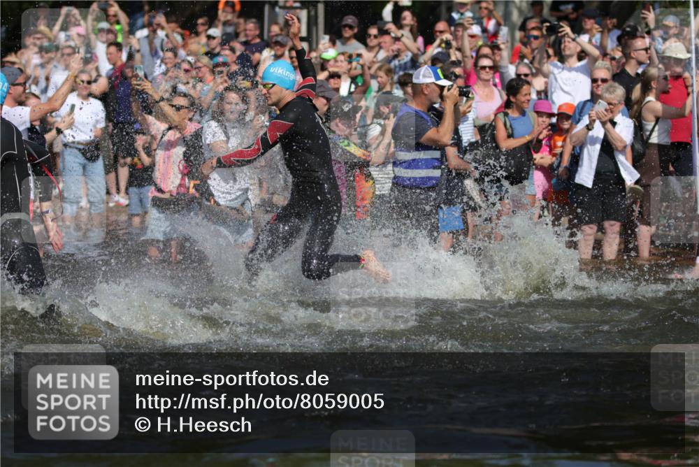 22.06.2025 - Viking Triathlon H.Heesch http://msf.ph/oto/8059005 22.06.2025 10:00:17 Schwimmen 2, 4, 10, 49, 81, 100, 122, 329, 420, 455, 473, 485, 521, 544, 557, 609, 610, 611, 617 meine-sportfotos.de