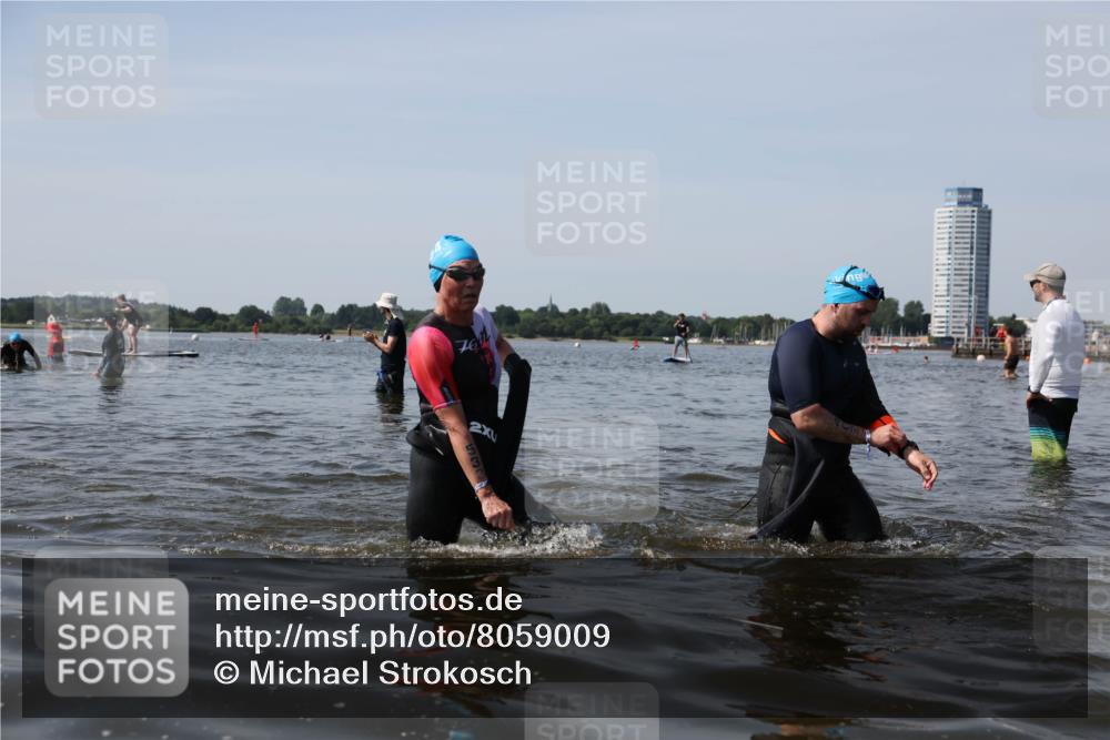 22.06.2025 - Viking Triathlon Michael Strokosch http://msf.ph/oto/8059009 22.06.2025 10:50:36 Schwimmen 24, 48, 202, 402, 418, 533 meine-sportfotos.de