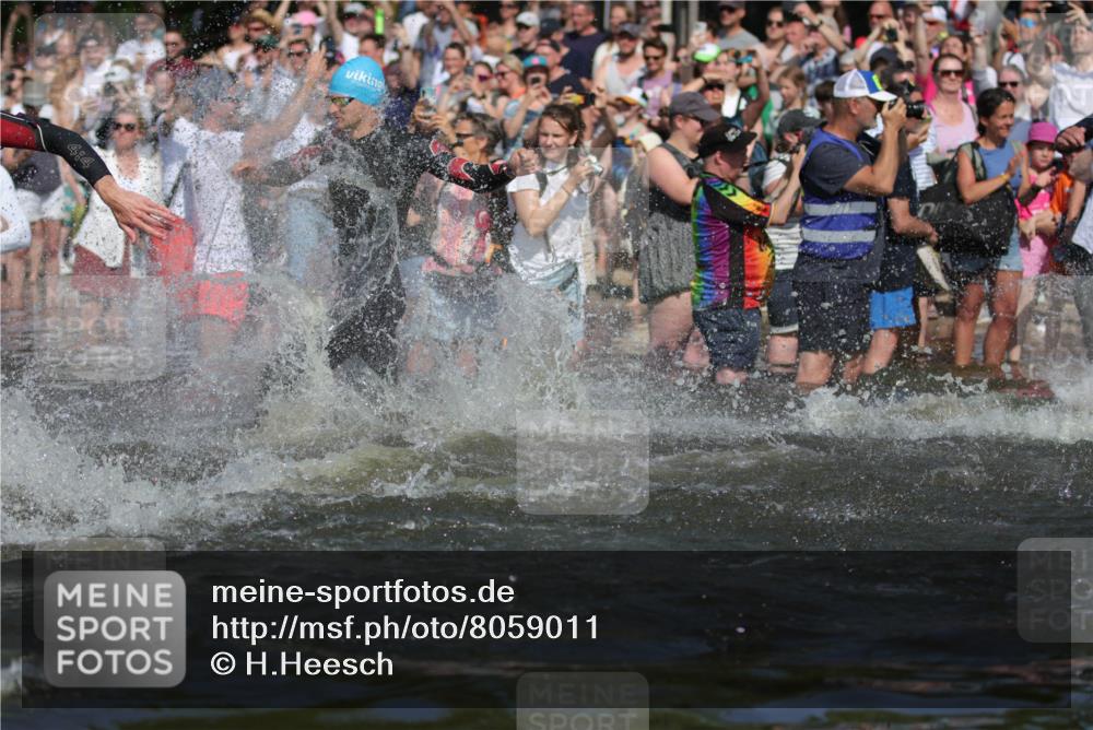 22.06.2025 - Viking Triathlon H.Heesch http://msf.ph/oto/8059011 22.06.2025 10:00:18 Schwimmen 2, 4, 10, 15, 28, 49, 81, 100, 122, 175, 288, 329, 367, 420, 455, 473, 485, 521, 544, 557, 609, 610, 611, 617 meine-sportfotos.de