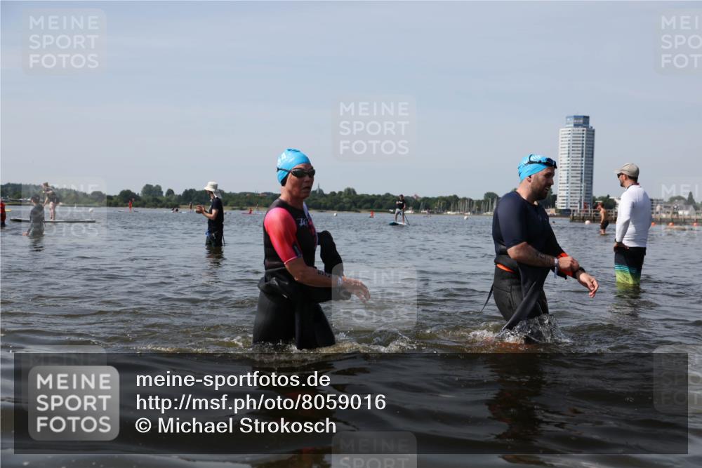 22.06.2025 - Viking Triathlon Michael Strokosch http://msf.ph/oto/8059016 22.06.2025 10:50:36 Schwimmen 24, 48, 202, 402, 418, 533 meine-sportfotos.de