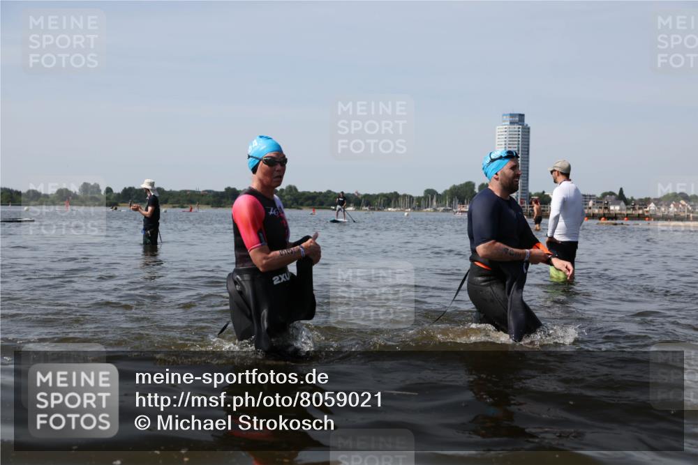 22.06.2025 - Viking Triathlon Michael Strokosch http://msf.ph/oto/8059021 22.06.2025 10:50:37 Schwimmen 24, 48, 202, 402, 418, 533 meine-sportfotos.de