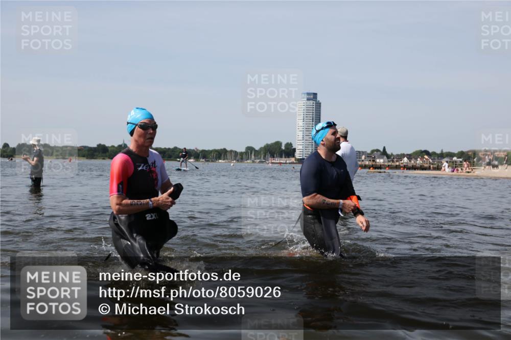22.06.2025 - Viking Triathlon Michael Strokosch http://msf.ph/oto/8059026 22.06.2025 10:50:37 Schwimmen 24, 48, 202, 402, 418, 533 meine-sportfotos.de