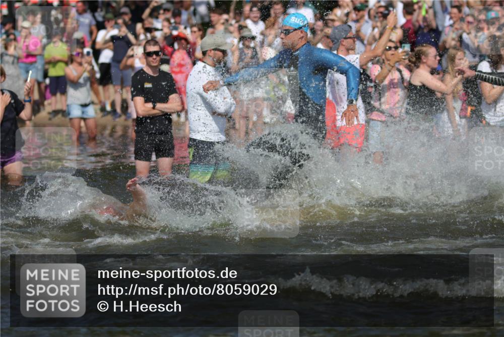 22.06.2025 - Viking Triathlon H.Heesch http://msf.ph/oto/8059029 22.06.2025 10:00:21 Schwimmen 2, 4, 6, 10, 14, 15, 28, 46, 49, 81, 100, 122, 175, 176, 286, 288, 329, 367, 420, 455, 473, 485, 521, 544, 557, 609, 610, 611, 617 meine-sportfotos.de