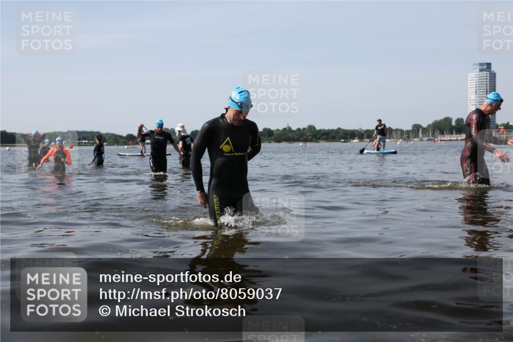 22.06.2025 - Viking Triathlon Michael Strokosch http://msf.ph/oto/8059037 22.06.2025 10:50:54 Schwimmen 308, 523, 543 meine-sportfotos.de