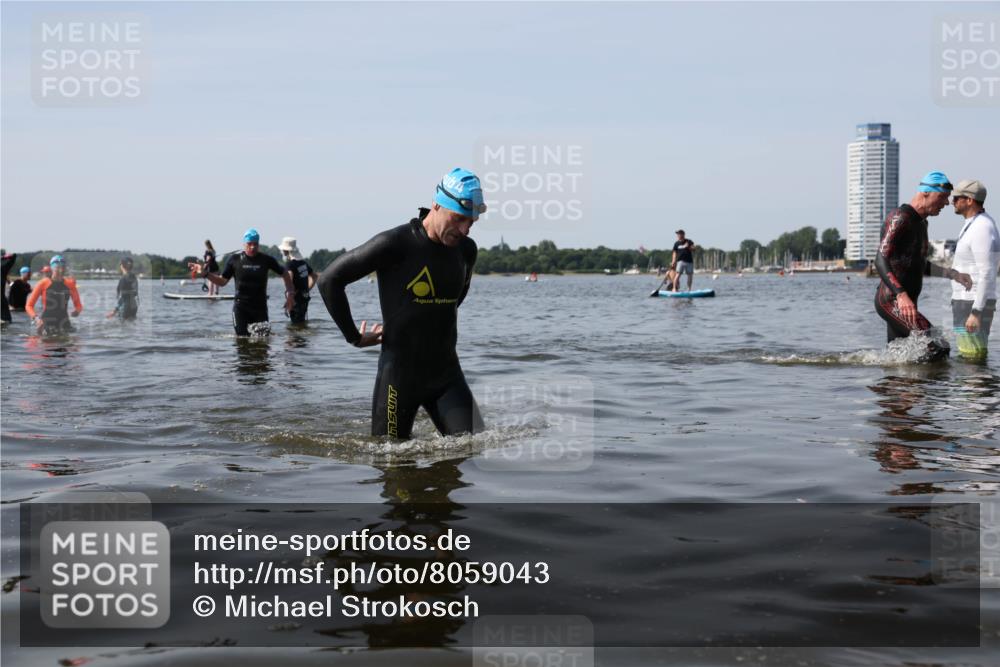 22.06.2025 - Viking Triathlon Michael Strokosch http://msf.ph/oto/8059043 22.06.2025 10:50:54 Schwimmen 308, 523, 543 meine-sportfotos.de