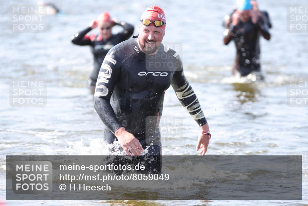 22.06.2025 - Viking Triathlon H.Heesch http://msf.ph/oto/8059049 22.06.2025 10:30:21 Schwimmen 132, 381, 393, 491, 551, 626, 643 meine-sportfotos.de