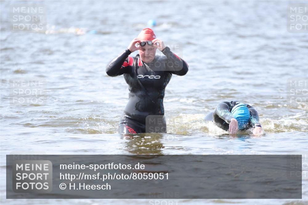 22.06.2025 - Viking Triathlon H.Heesch http://msf.ph/oto/8059051 22.06.2025 10:30:24 Schwimmen 13, 132, 381, 393, 491, 551, 626, 643, 651 meine-sportfotos.de