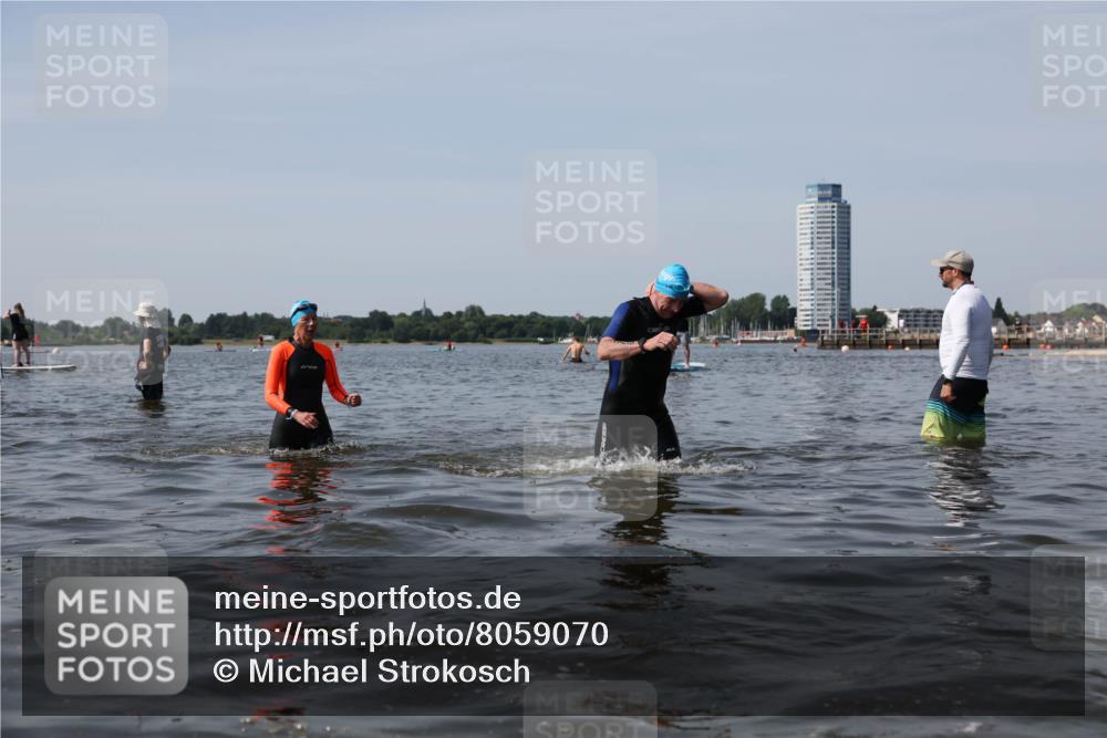 22.06.2025 - Viking Triathlon Michael Strokosch http://msf.ph/oto/8059070 22.06.2025 10:51:00 Schwimmen 308, 484, 523, 543 meine-sportfotos.de