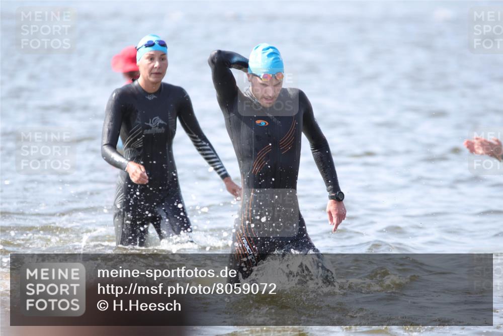 22.06.2025 - Viking Triathlon H.Heesch http://msf.ph/oto/8059072 22.06.2025 10:30:26 Schwimmen 13, 132, 381, 393, 491, 551, 643, 651 meine-sportfotos.de