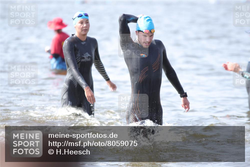 22.06.2025 - Viking Triathlon H.Heesch http://msf.ph/oto/8059075 22.06.2025 10:30:26 Schwimmen 13, 132, 381, 393, 491, 551, 643, 651 meine-sportfotos.de