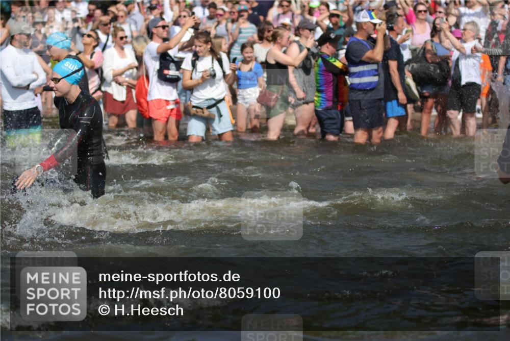 22.06.2025 - Viking Triathlon H.Heesch http://msf.ph/oto/8059100 22.06.2025 10:00:33 Schwimmen 1, 6, 7, 11, 13, 14, 30, 45, 46, 52, 87, 152, 176, 178, 196, 198, 200, 230, 286, 374, 401, 526, 534, 623, 628, 641, 642, 651, 661 meine-sportfotos.de