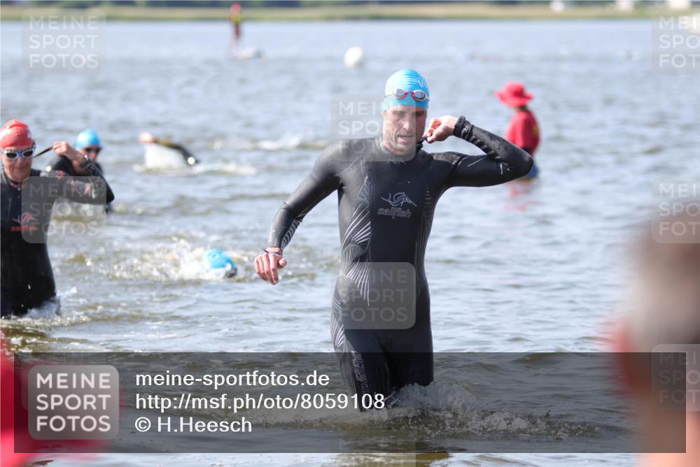 22.06.2025 - Viking Triathlon H.Heesch http://msf.ph/oto/8059108 22.06.2025 10:30:40 Schwimmen 13, 162, 188, 444, 551, 630, 651 meine-sportfotos.de