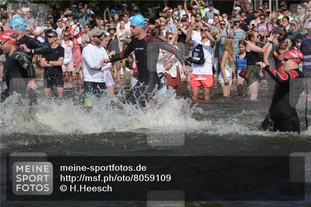 22.06.2025 - Viking Triathlon H.Heesch http://msf.ph/oto/8059109 22.06.2025 10:00:36 Schwimmen 1, 7, 8, 11, 13, 30, 45, 52, 87, 152, 178, 196, 198, 200, 230, 368, 374, 401, 414, 526, 534, 616, 623, 628, 641, 642, 651, 661 meine-sportfotos.de
