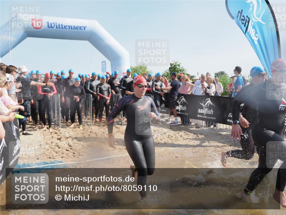 22.06.2025 - Viking Triathlon MichiJ http://msf.ph/oto/8059110 22.06.2025 10:03:58 Schwimmen 26, 54, 77, 215, 220, 242, 315, 336, 383, 396, 433, 451, 495, 639, 657 meine-sportfotos.de