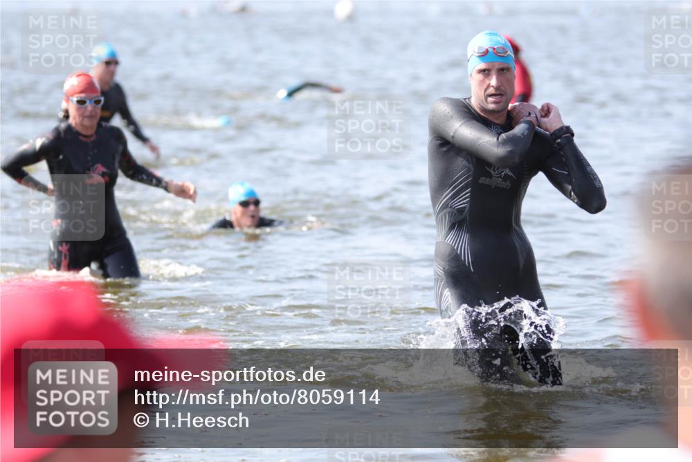 22.06.2025 - Viking Triathlon H.Heesch http://msf.ph/oto/8059114 22.06.2025 10:30:40 Schwimmen 13, 162, 188, 444, 551, 630, 651 meine-sportfotos.de