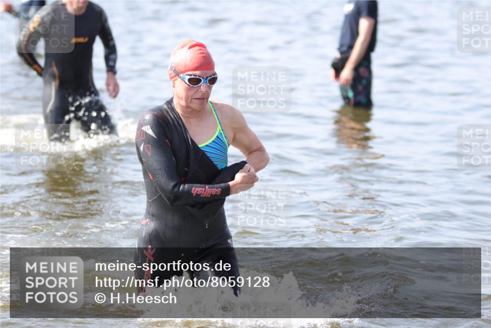 22.06.2025 - Viking Triathlon H.Heesch http://msf.ph/oto/8059128 22.06.2025 10:30:49 Schwimmen 45, 162, 188, 347, 352, 444, 510, 630, 651 meine-sportfotos.de