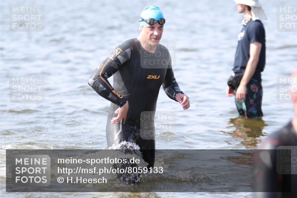 22.06.2025 - Viking Triathlon H.Heesch http://msf.ph/oto/8059133 22.06.2025 10:30:50 Schwimmen 45, 162, 188, 347, 352, 444, 510, 630 meine-sportfotos.de