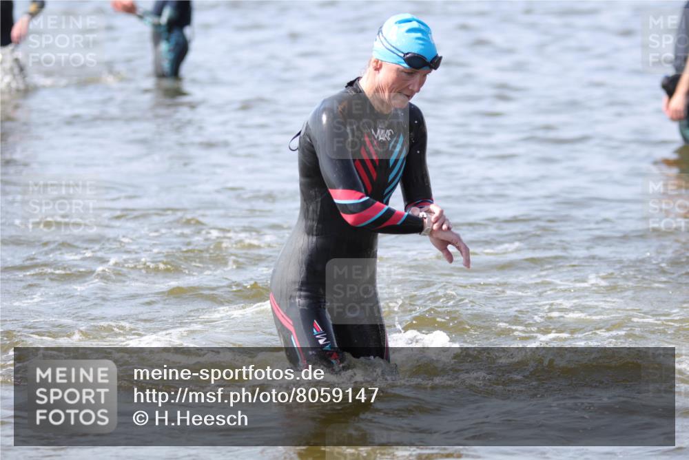 22.06.2025 - Viking Triathlon H.Heesch http://msf.ph/oto/8059147 22.06.2025 10:30:52 Schwimmen 45, 162, 188, 237, 347, 352, 444, 510, 549, 630 meine-sportfotos.de