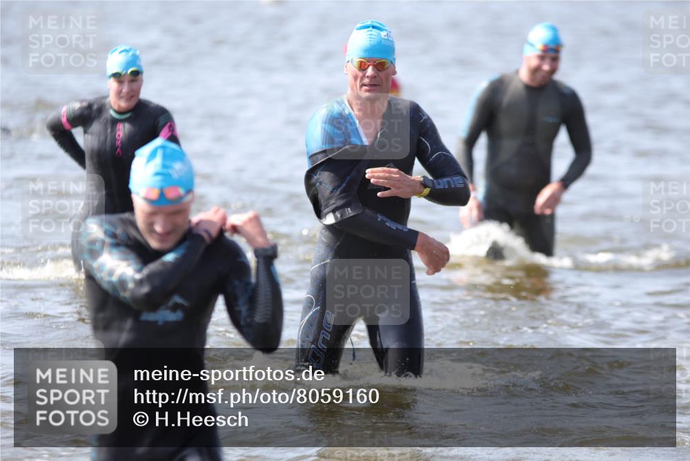 22.06.2025 - Viking Triathlon H.Heesch http://msf.ph/oto/8059160 22.06.2025 10:31:00 Schwimmen 45, 162, 216, 237, 330, 347, 352, 510, 549 meine-sportfotos.de