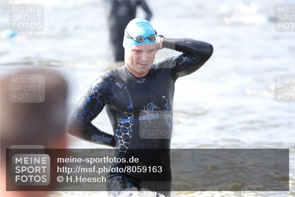 22.06.2025 - Viking Triathlon H.Heesch http://msf.ph/oto/8059163 22.06.2025 10:31:02 Schwimmen 45, 162, 216, 237, 330, 347, 352, 510, 549 meine-sportfotos.de