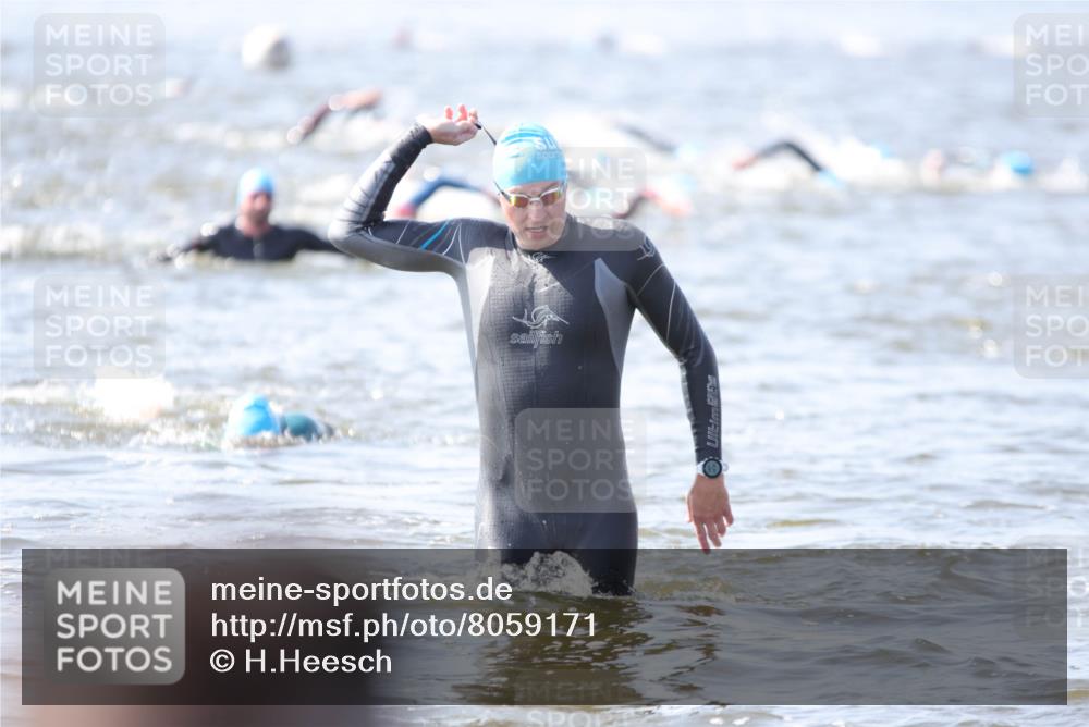 22.06.2025 - Viking Triathlon H.Heesch http://msf.ph/oto/8059171 22.06.2025 10:31:06 Schwimmen 45, 216, 236, 237, 330, 347, 352, 510, 549 meine-sportfotos.de