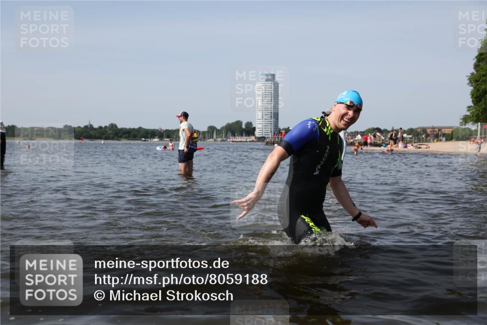 22.06.2025 - Viking Triathlon Michael Strokosch http://msf.ph/oto/8059188 22.06.2025 10:41:08 Schwimmen 153, 314, 389, 496, 631 meine-sportfotos.de