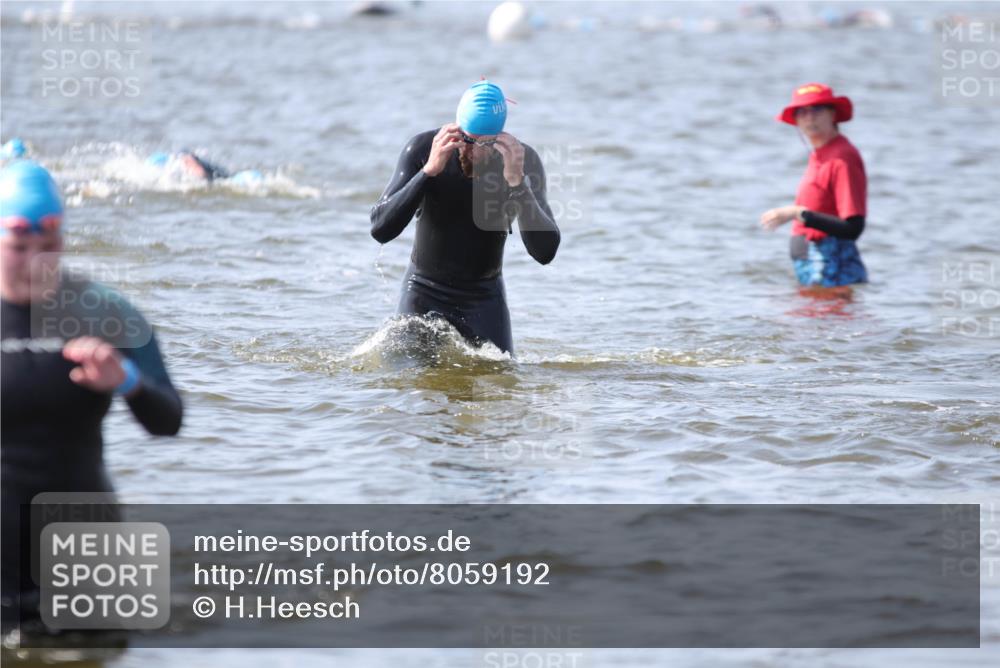 22.06.2025 - Viking Triathlon H.Heesch http://msf.ph/oto/8059192 22.06.2025 10:31:16 Schwimmen 3, 8, 216, 236, 237, 311, 330, 469, 549 meine-sportfotos.de